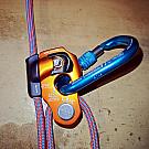 On drži Climbing Technology Cric
